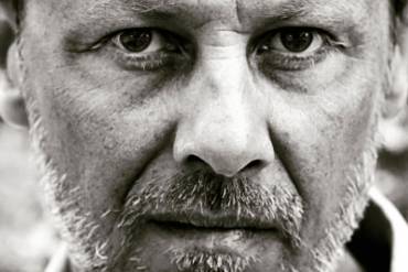 Tutti uguali, verso il basso